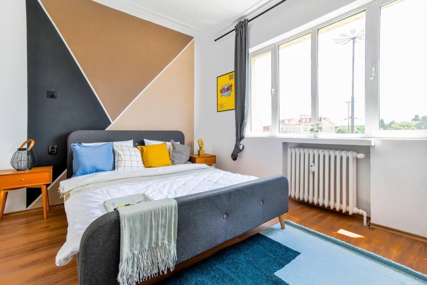 Super Fresh! 3Bdr Apartment In Sofia Center'S Artistic Area Bagian luar foto