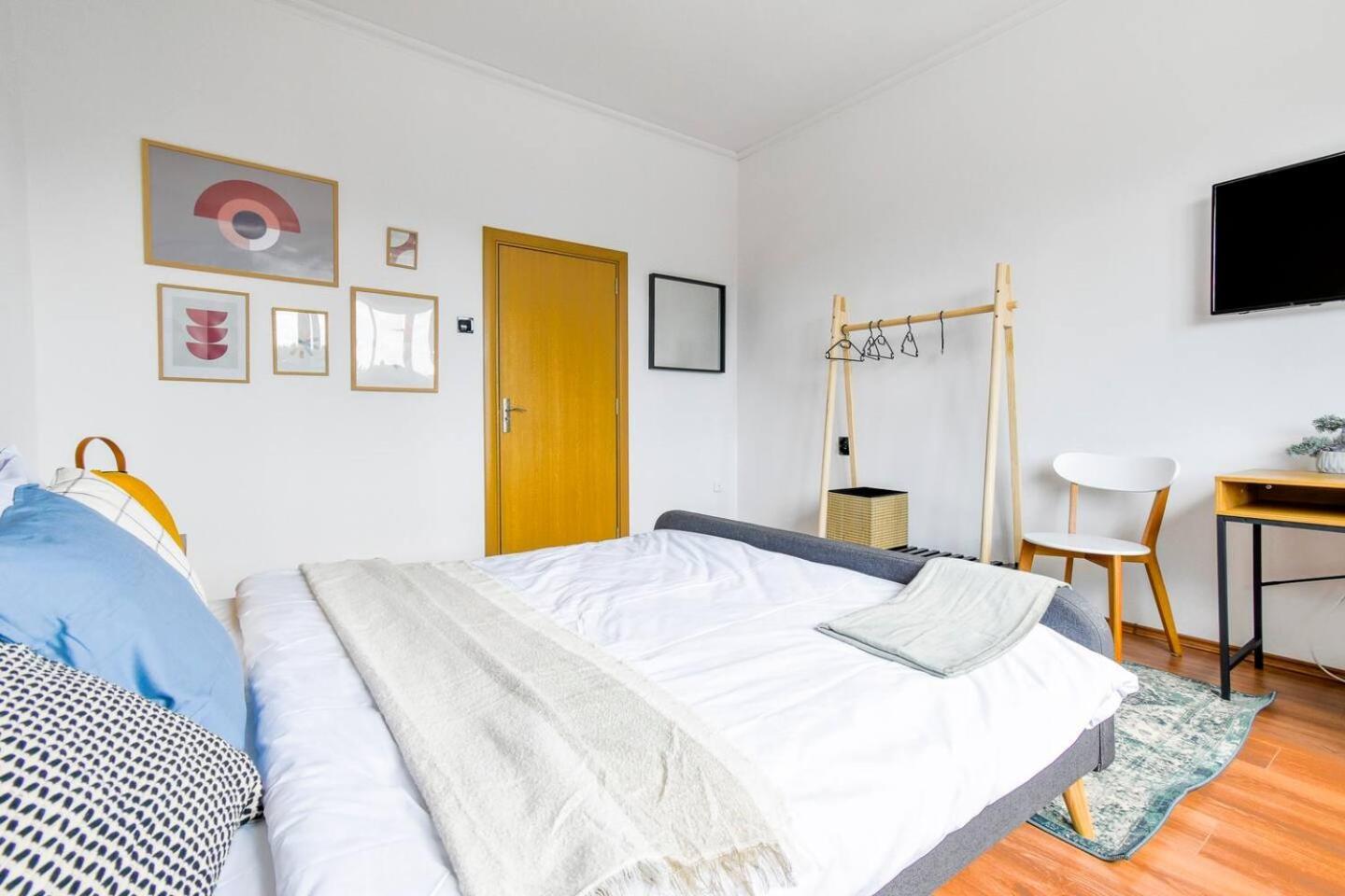 Super Fresh! 3Bdr Apartment In Sofia Center'S Artistic Area Bagian luar foto