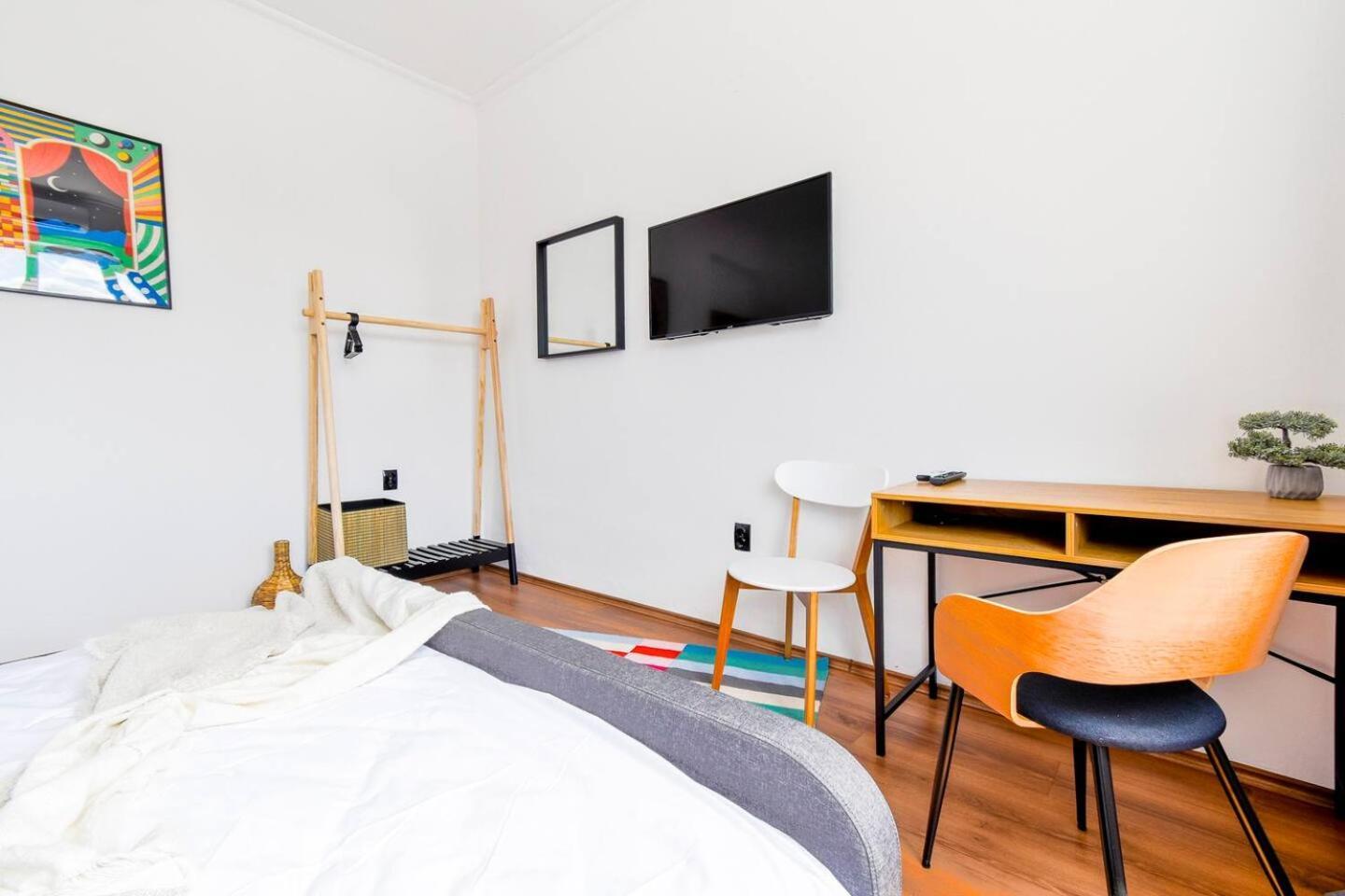 Super Fresh! 3Bdr Apartment In Sofia Center'S Artistic Area Bagian luar foto
