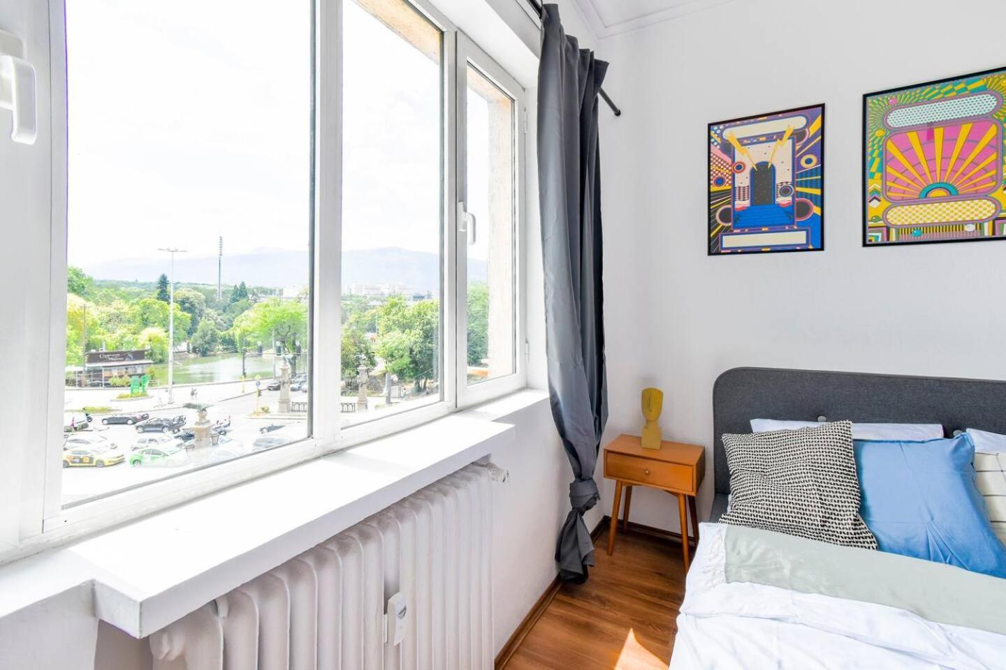 Super Fresh! 3Bdr Apartment In Sofia Center'S Artistic Area Bagian luar foto