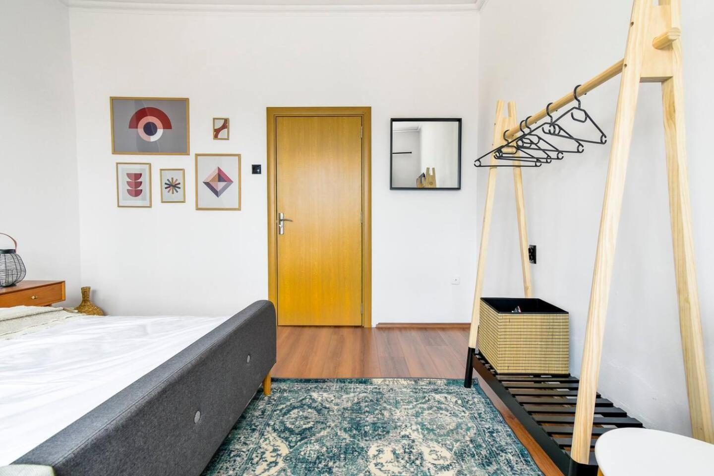 Super Fresh! 3Bdr Apartment In Sofia Center'S Artistic Area Bagian luar foto
