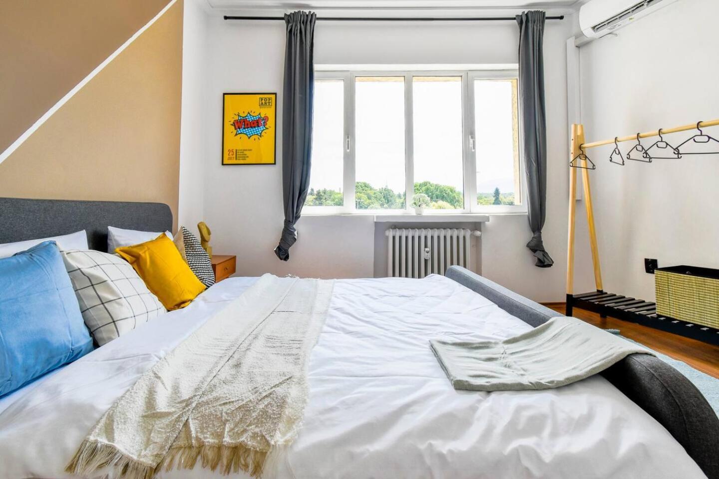 Super Fresh! 3Bdr Apartment In Sofia Center'S Artistic Area Bagian luar foto