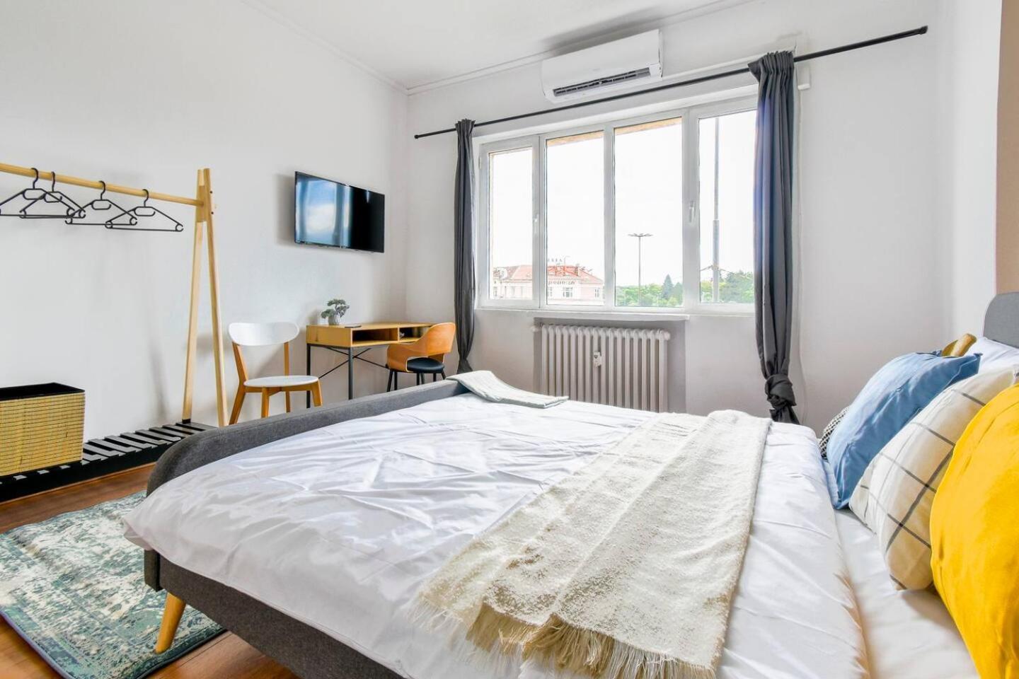 Super Fresh! 3Bdr Apartment In Sofia Center'S Artistic Area Bagian luar foto