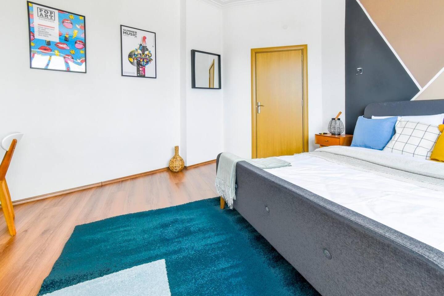Super Fresh! 3Bdr Apartment In Sofia Center'S Artistic Area Bagian luar foto